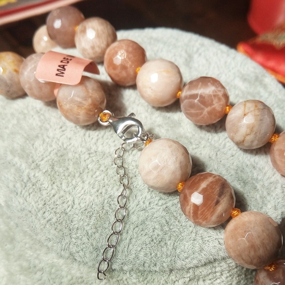 Jewelry - Genuine Sunstone Bead Necklace